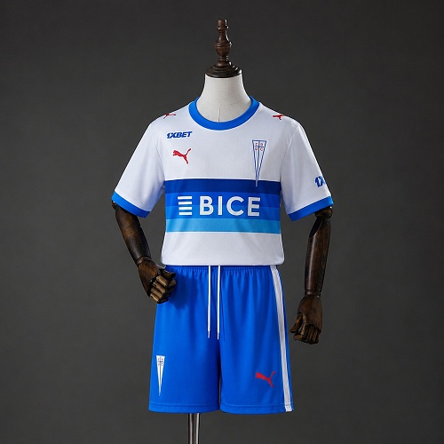 Universidad Católica 26/27 Titular Kids kit Tamanho 16-28